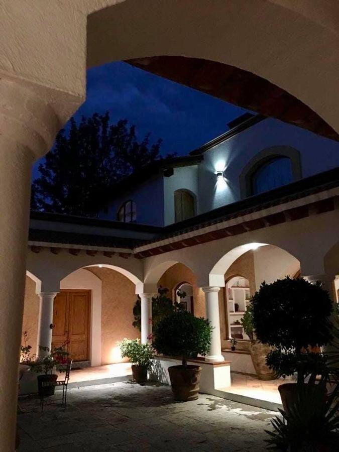 La Casona De Los Colibries El Pueblito  Exterior photo