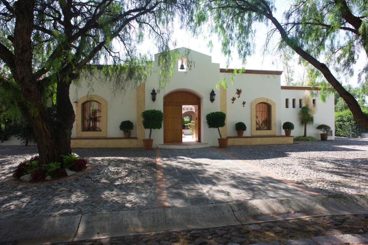 La Casona De Los Colibries El Pueblito  Exterior photo