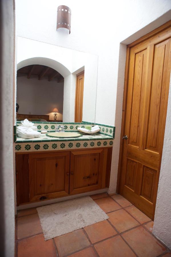 La Casona De Los Colibries El Pueblito  Room photo